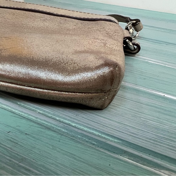 Coach Wristlet Gold Metallic - Picture 8 of 9